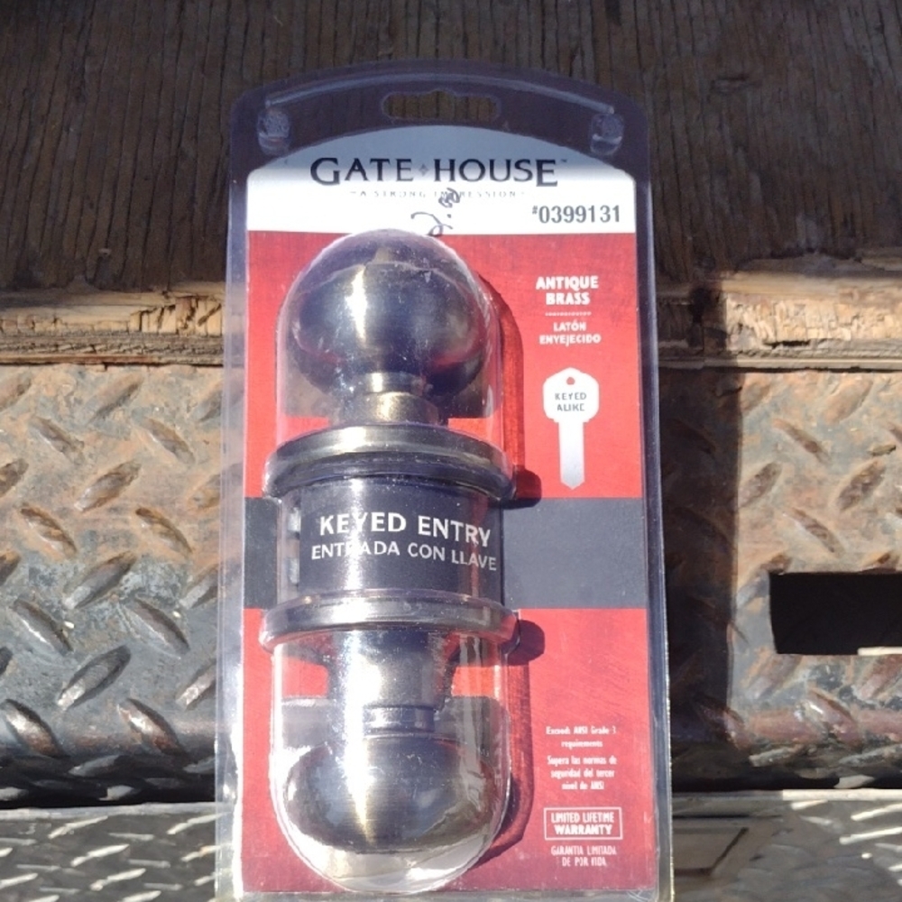 Gate House Antique Brass Keyed Entry Door Knob NWT